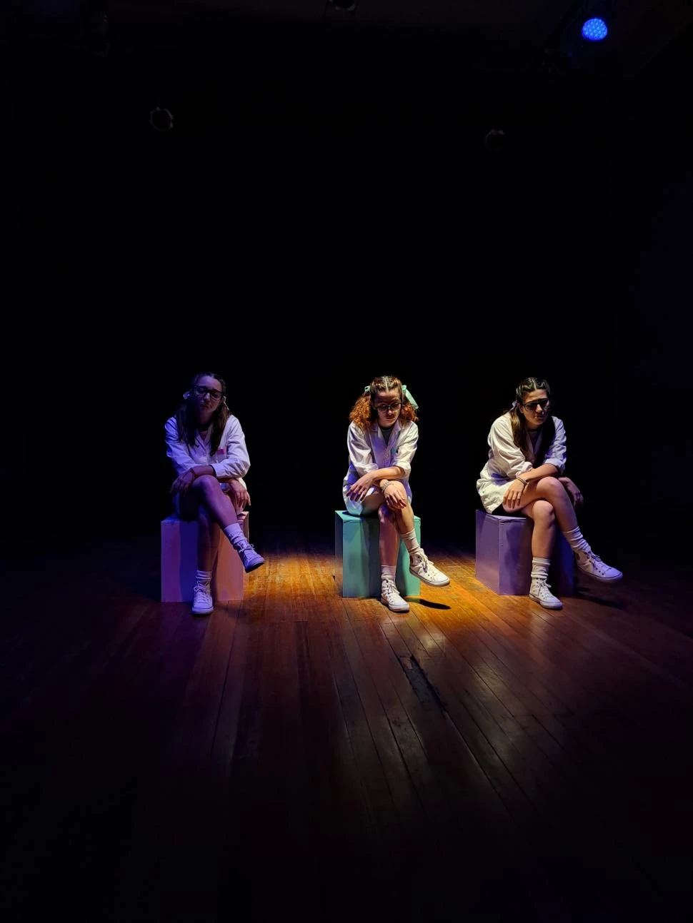 COMEDIA ESCOLAR. En “Bye bye profe”, tres alumnas necesitan aprobar un examen de historia como sea.