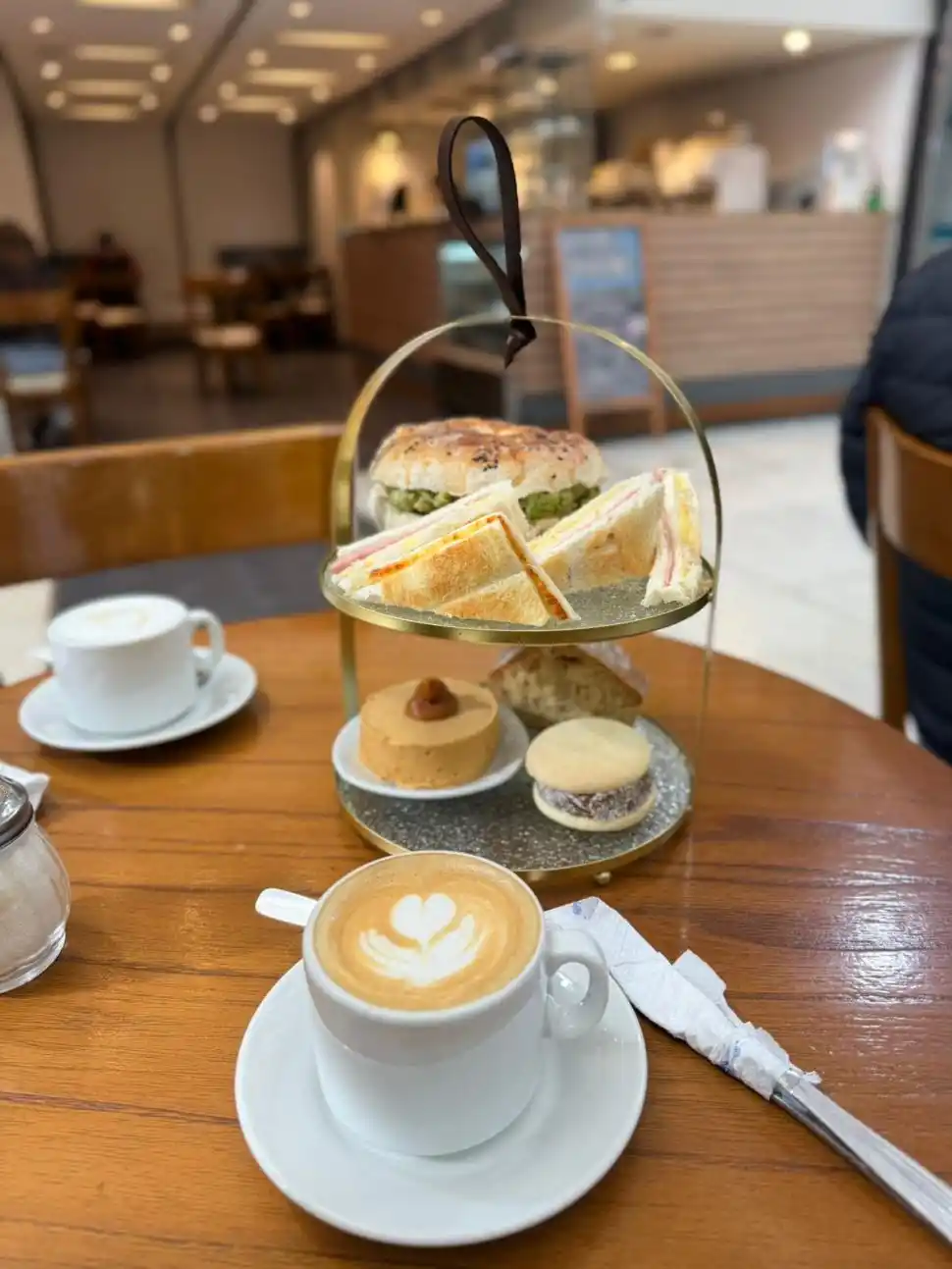 Cristóbal Cook: el bar que fusiona tradición y modernidad en pleno centro tucumano