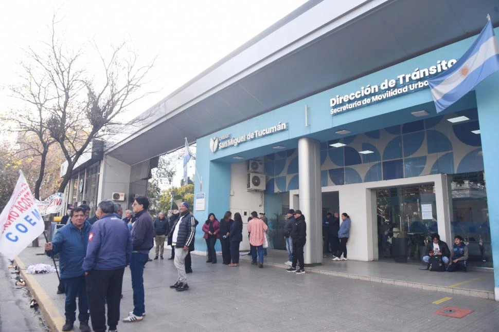 MOVILIZACIÓN. Empleados municipales reclamaron mejoras salariales.