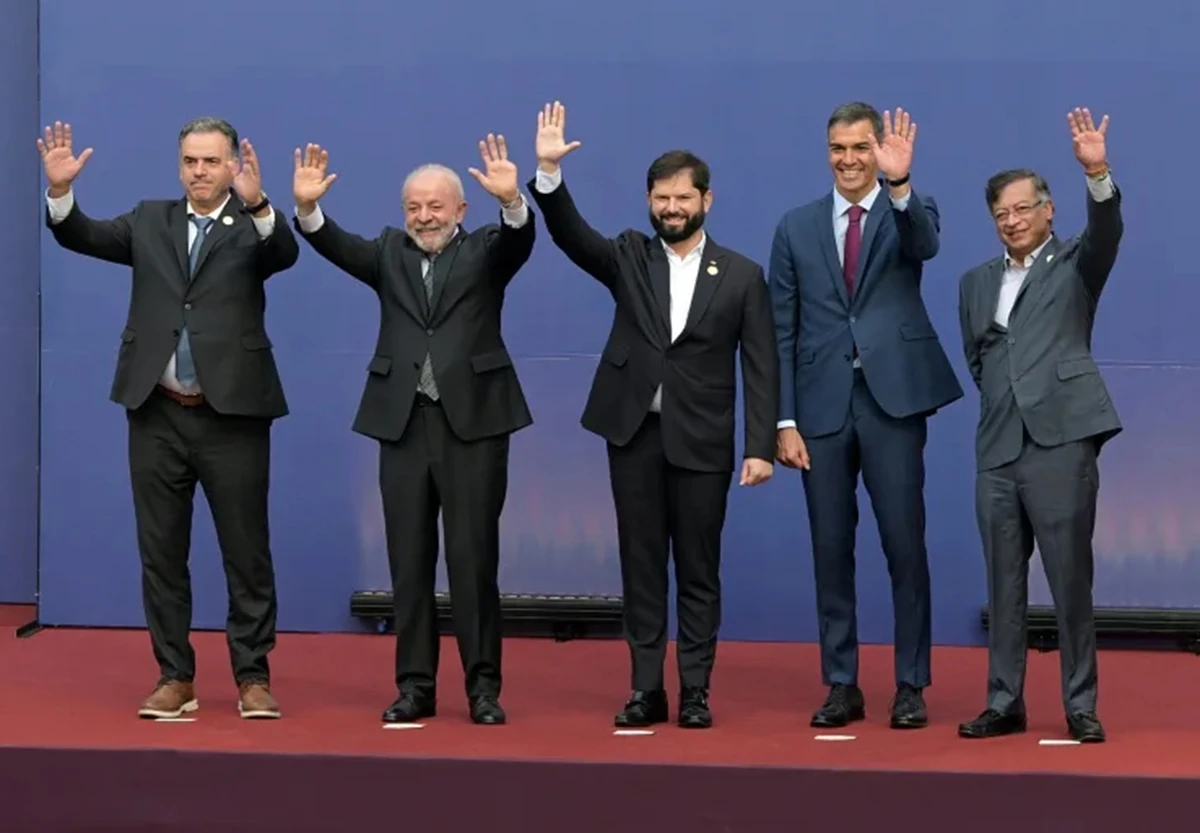 CONJUNTO. Orsi, Lula, Boric, Sánchez y Petro apuestan a unirse contra lo que llaman “la internacional del odio”.