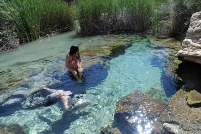 La Fuente El Gorgotón: la piscina natural secreta entre Murcia y Alicante que conquista el verano