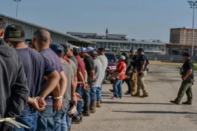 Malos tratos en un centro de detención para migrantes en Estados Unidos