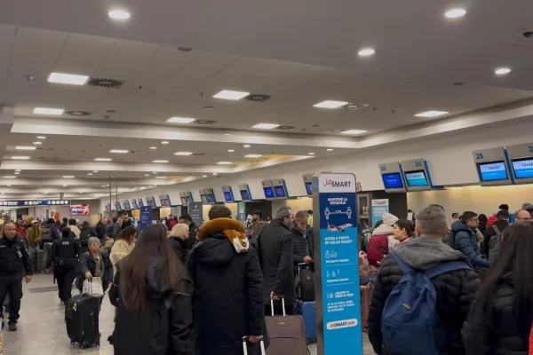 Una asamblea de gremios aeronáuticos en Aeroparque podría complicar los  vuelos en plena temporada alta