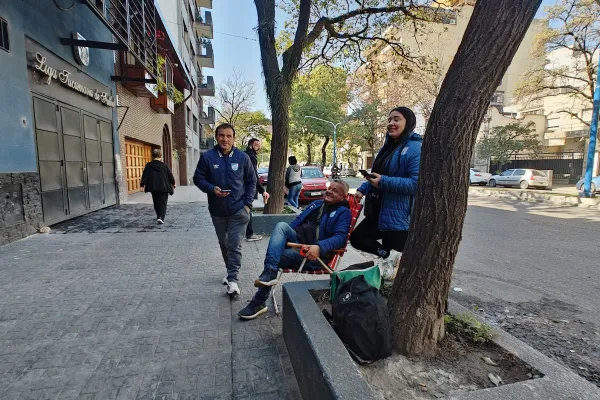 Locura por Atlético Tucumán: a falta de un día para el inicio de la venta, los hinchas ya acampan por una entrada