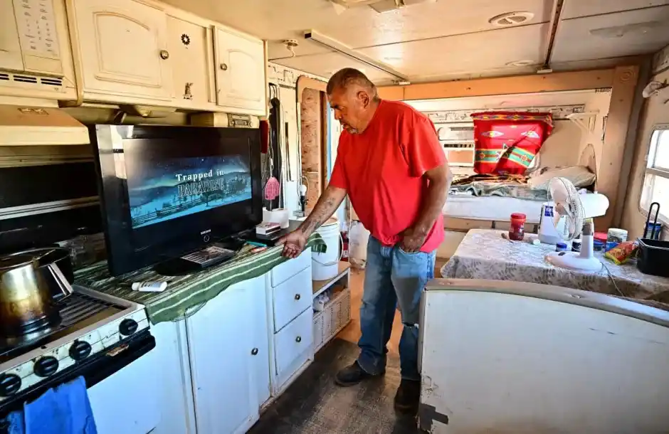SIN AYUDA. Elbert Yazzie advierte recortes en la asistencia alimentaria.  afp