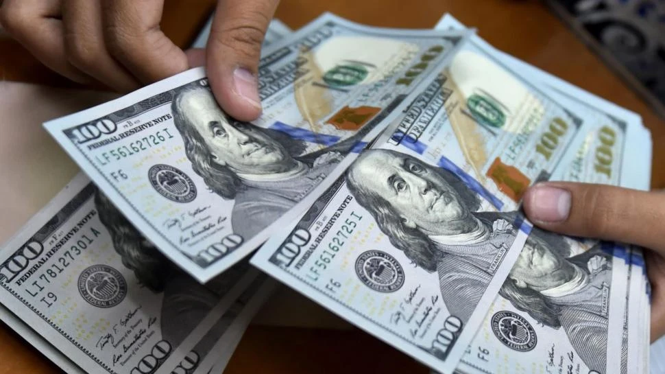 ¿Qué pasará con el dólar?: quieren sostenerlo en la zona de los $ 1.300