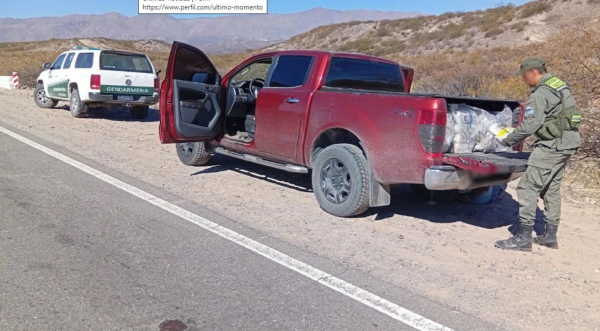 Catamarca: interceptan dos vehículos con 450 kilos de hojas de coca y marihuana