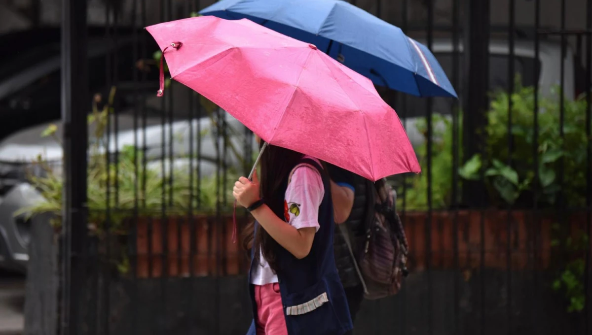 DEL SOL A LA LLUVIA. Los abrigos serán relegados durante el mediodía y por la noche ingresaría un frente lluvioso. 