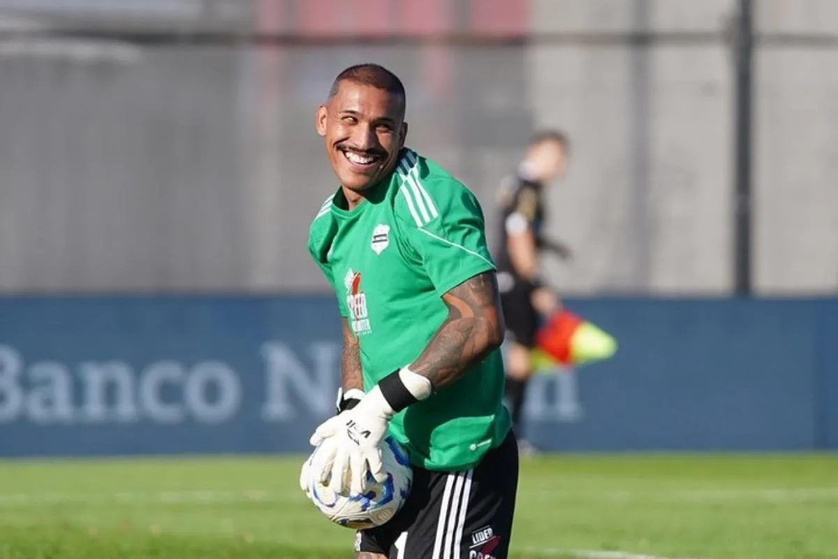 Ignacio Arce volvió a sorprender: gambetas, lujos y un ‘no-look’ en la derrota de Riestra