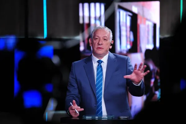 El rompecabezas de Federico van Mameren: Atrapada en un juego a todo o nada, la política clausura los espacios de diálogo