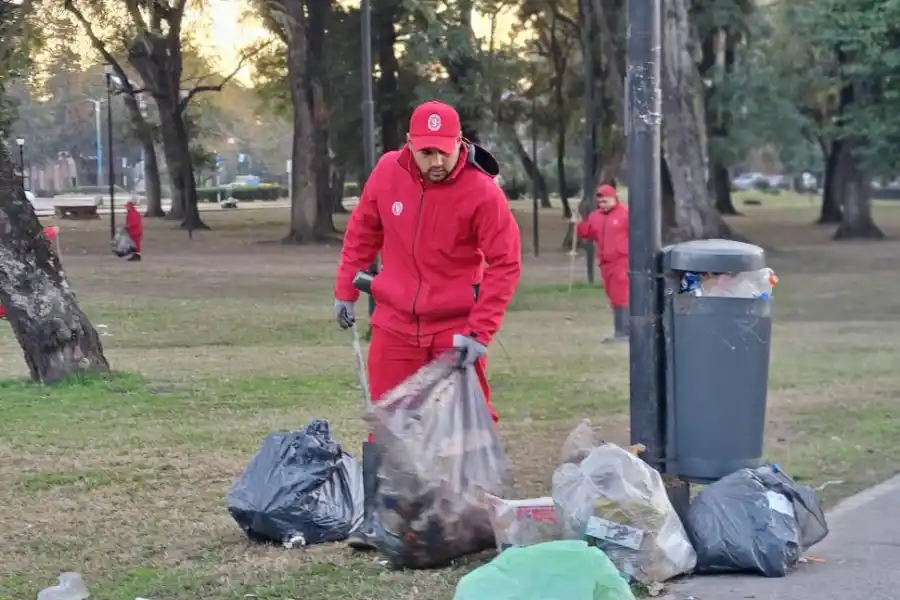 TRABAJO ARDUO. Se recogieron 7.000 kilos de desperdicios.
