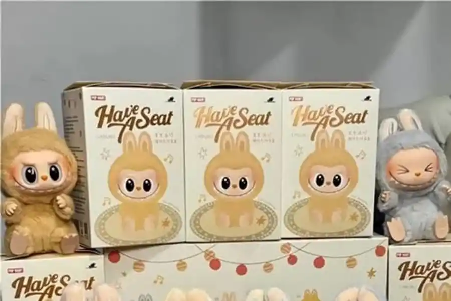 Lo importante no es el juguete, sino lo que pasa alrededor: qué hay detrás de los Labubu, el muñeco que asusta, intriga y reconforta