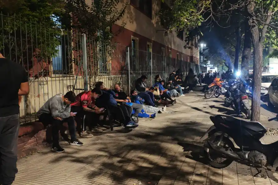 Pasarán la noche en la vereda para poder alentar a Atlético Tucumán ante Boca Juniors