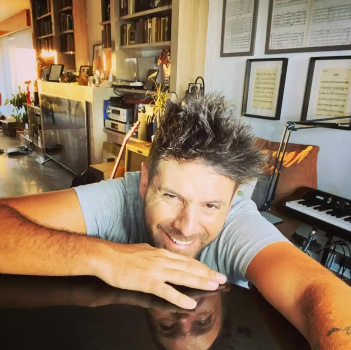 Así es la espectacular casa de Pablo López en Madrid: 3.000 m², estudio de grabación y lujo minimalista