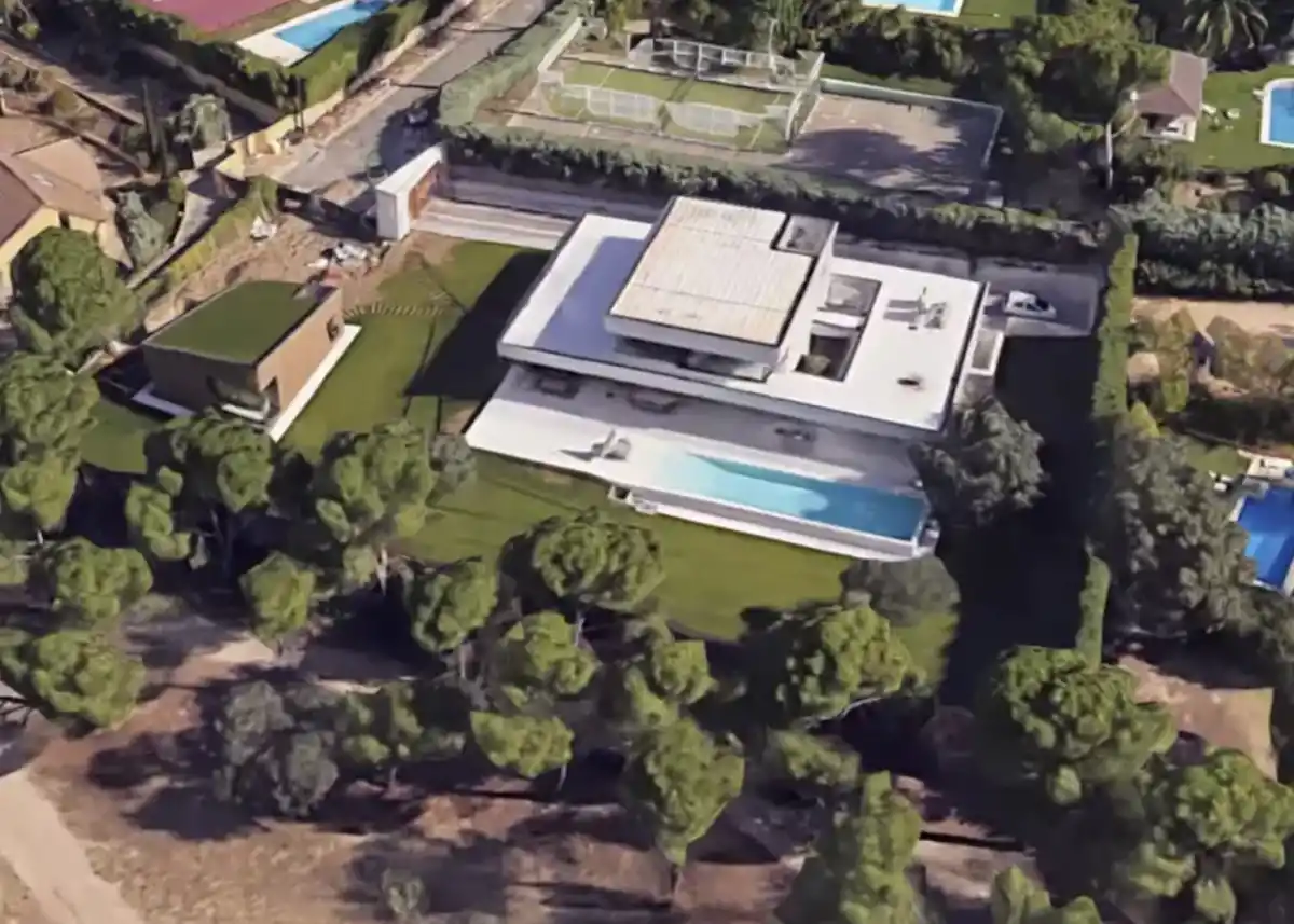 Así es la espectacular casa de Pablo López en Madrid: 3.000 m², estudio de grabación y lujo minimalista