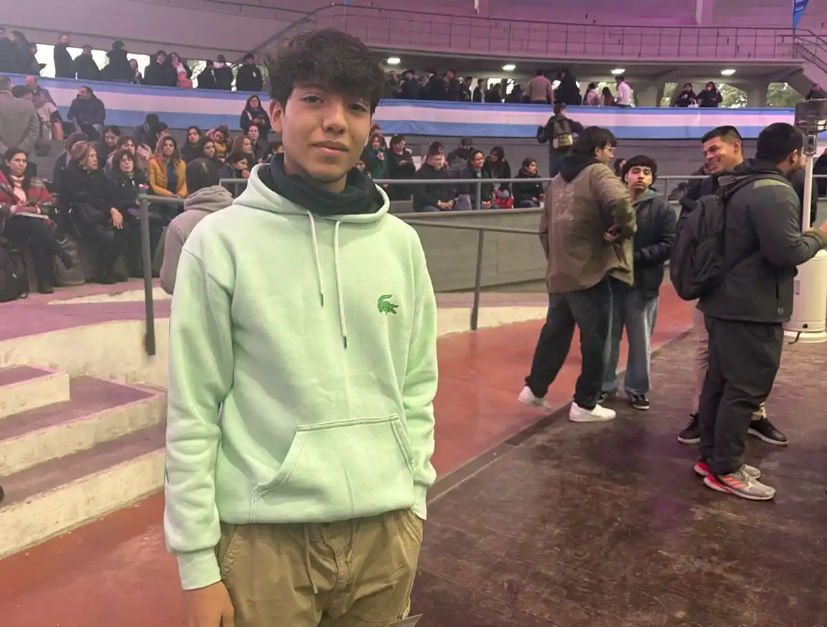 EN DEPORTES. Francisco también tiene 17 años y eligió sumarse al grupo de recreación y actividad. / VICTORIA REINOSO, LA GACETA