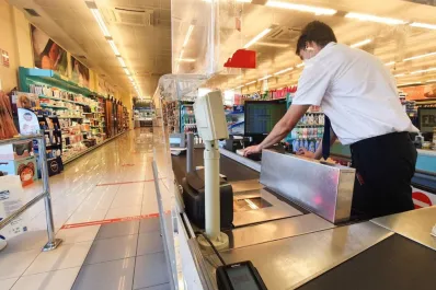 Dos supermercados ofrecen más de 450 empleos en toda España: cómo postular a las vacantes activas