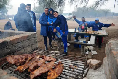 “Si no sos de Atlético, no entrás en la familia”: abrazó los colores por amor y alentará en Santiago del Estero