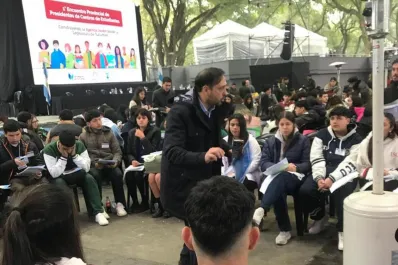 Juventudes y tecnología: una mesa de diálogo en Tucumán para construir ciudadanía digital