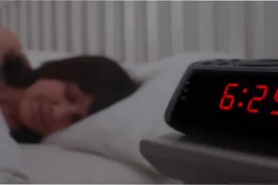¿Volver a la cama o madrugar? lo que deberías hacer si te despertaste antes de la alarma, según los expertos