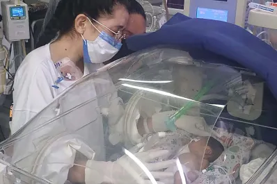 Tras una cirugía inédita que le salvó la vida, una mamá tucumana pudo conocer a su bebé
