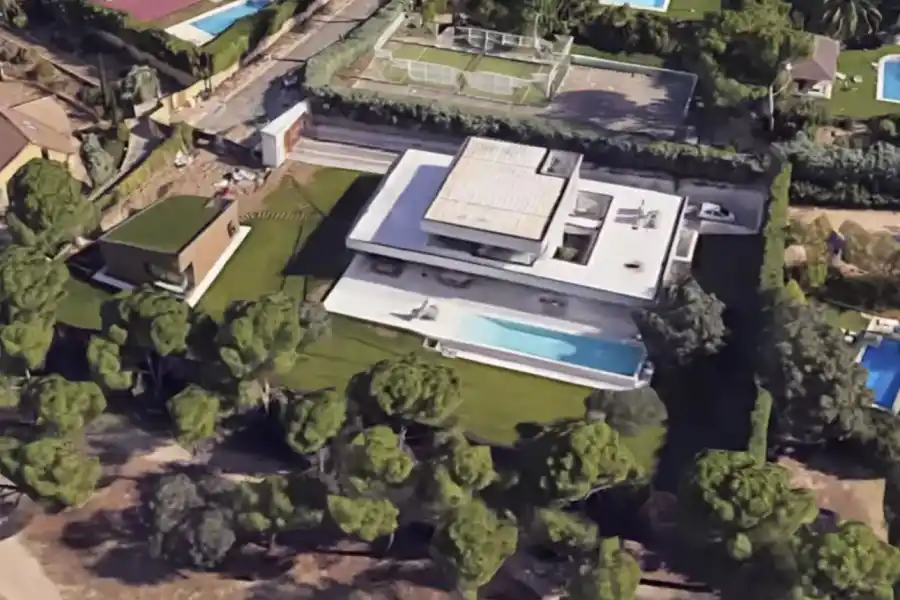 Así es la espectacular casa de Pablo López en Madrid: 3.000 m², estudio de grabación y lujo minimalista