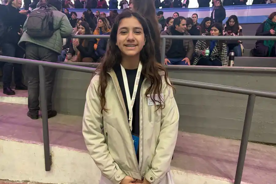 EN EDUCACIÓN. A sus 16 años, Esmeralda Martínez, del Liceo Vocacional Sarmiento, se expresó con firmeza en defensa de la educación pública. / LA GACETA, VICTORIA REINOSO