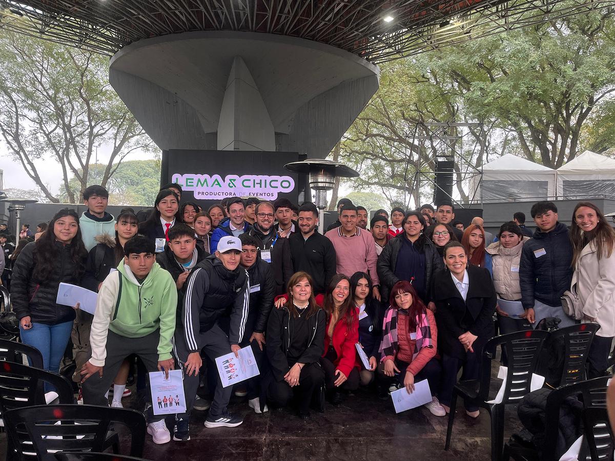 Sophia poses in underwear asking 'Where do you aim?'