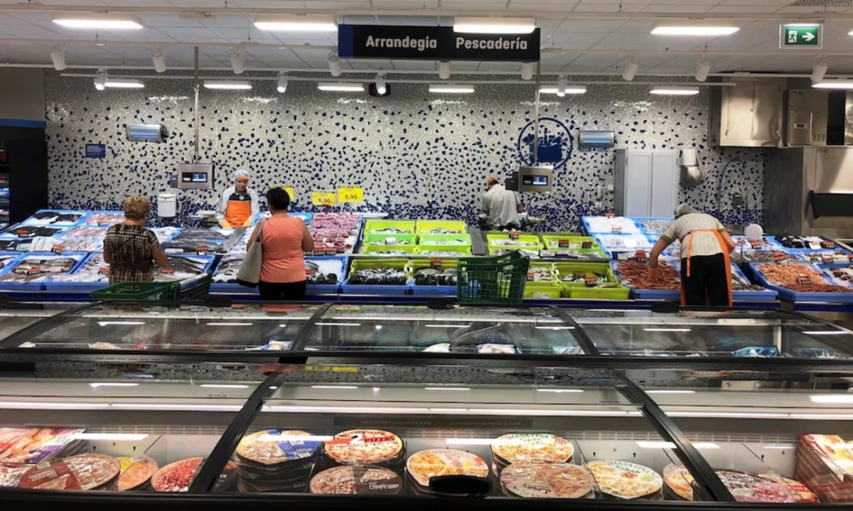 Es otro nivel: un turista neerlandés se rinde ante los supermercados españoles