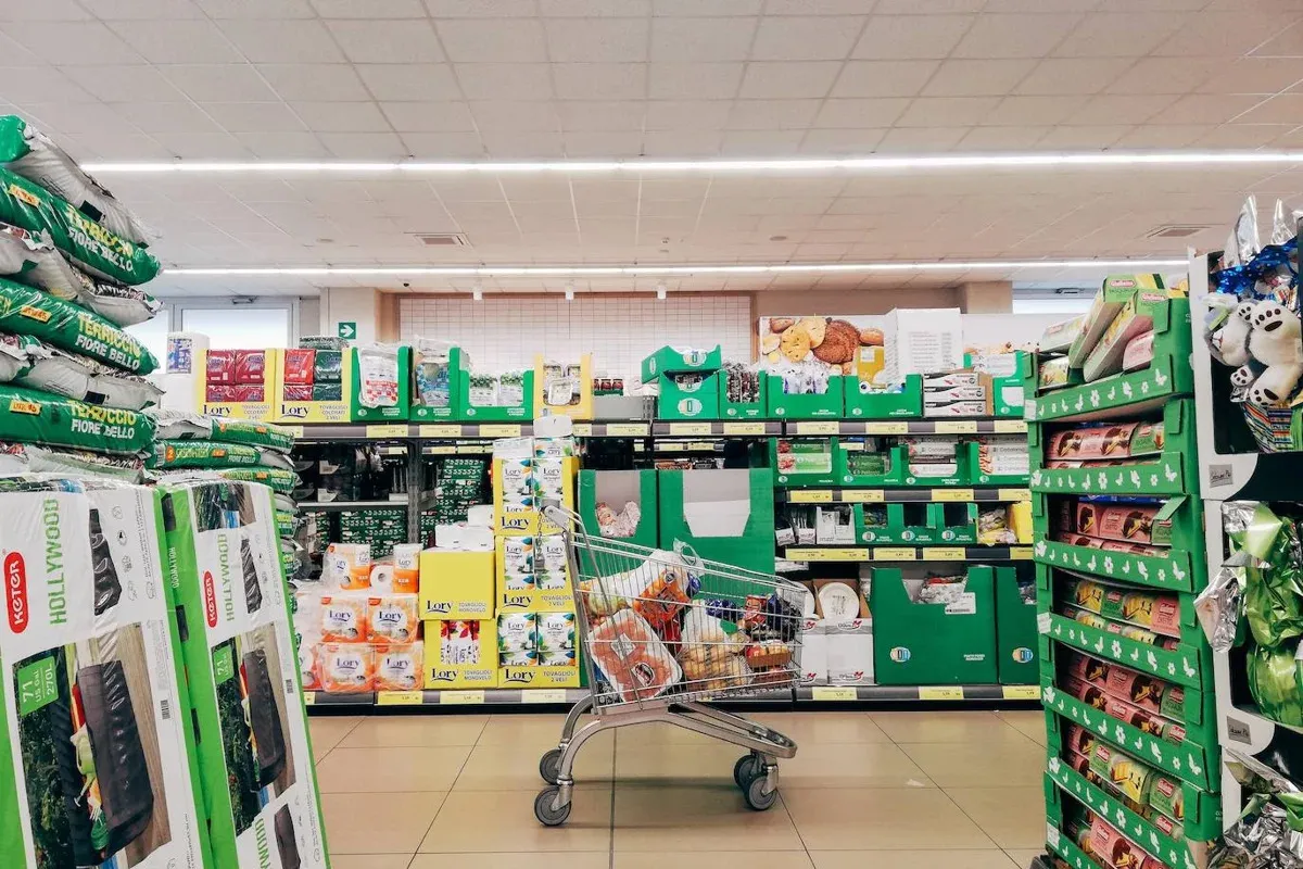 Qué supermercados abren en Madrid este 25 de julio: guía completa de horarios por la festividad de Santiago Apóstol