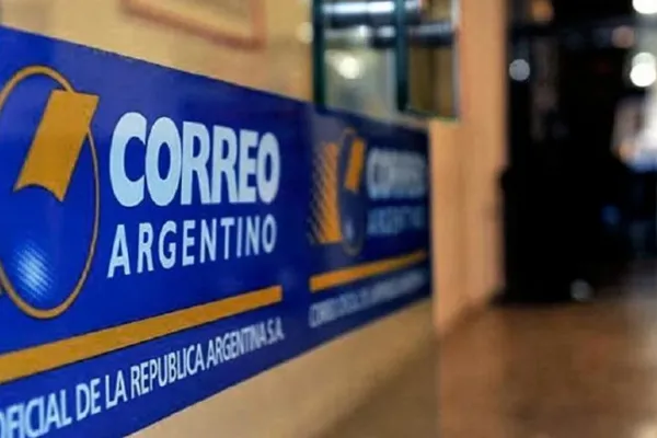 Alerta: te invitan por mensaje a retirar un pedido del correo, pero es una estafa