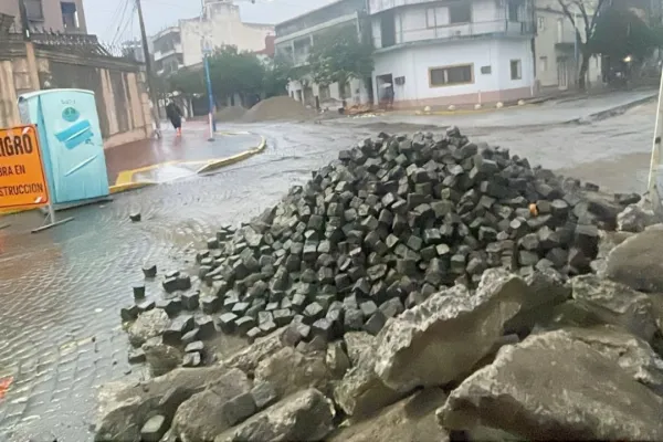 Duele en el alma: los adoquines de Barrio Sur dejarán de ser parte del paisaje urbano