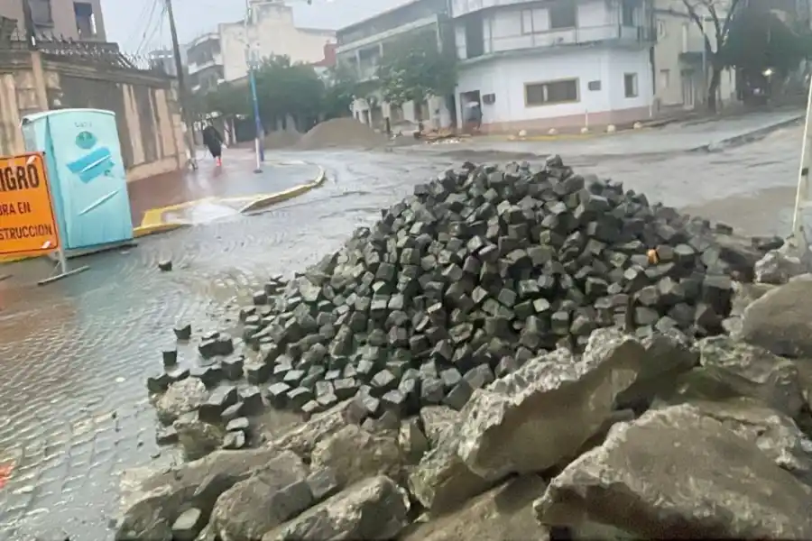 Duele en el alma: los adoquines de Barrio Sur dejarán de ser parte del paisaje urbano