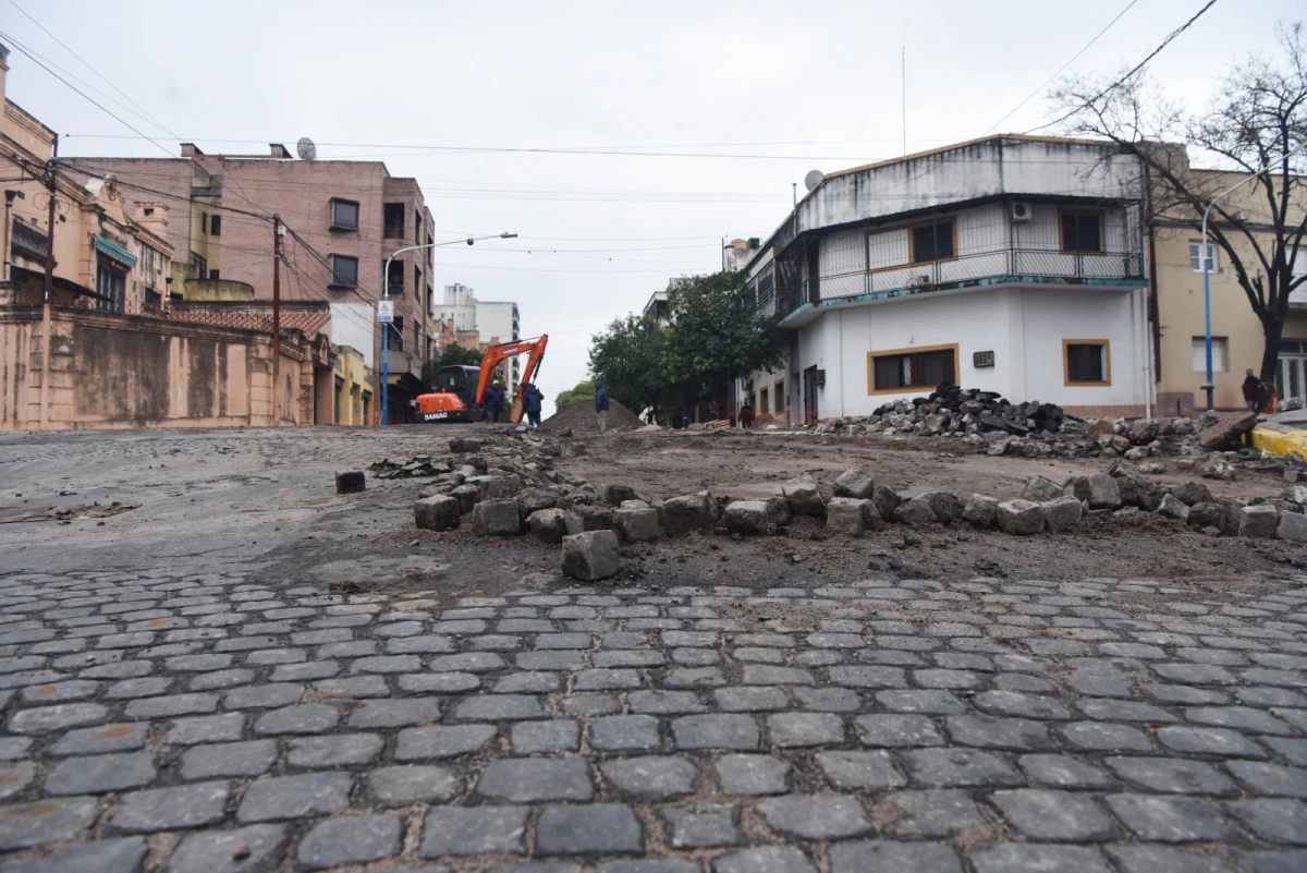 Adiós a los adoquines en Barrio Sur: “La ciudad no puede permanecer estática, pero los cambios deben respetar la identidad del lugar”