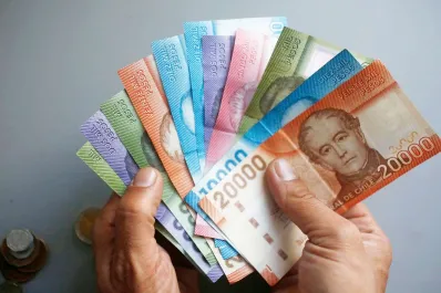 ¿Sin experiencia laboral? Conocé los empleos públicos que pagan más de $2 millones en Chile