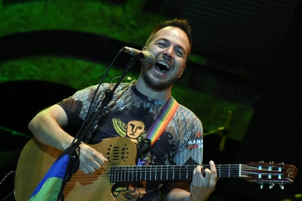 Bruno Arias actuará gratis en el Barrio ATE