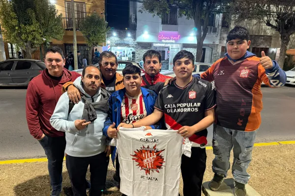 Son de Salta, siguen a San Martín a todas partes y cuentan cómo un tren casi les frustra el viaje a Rosario