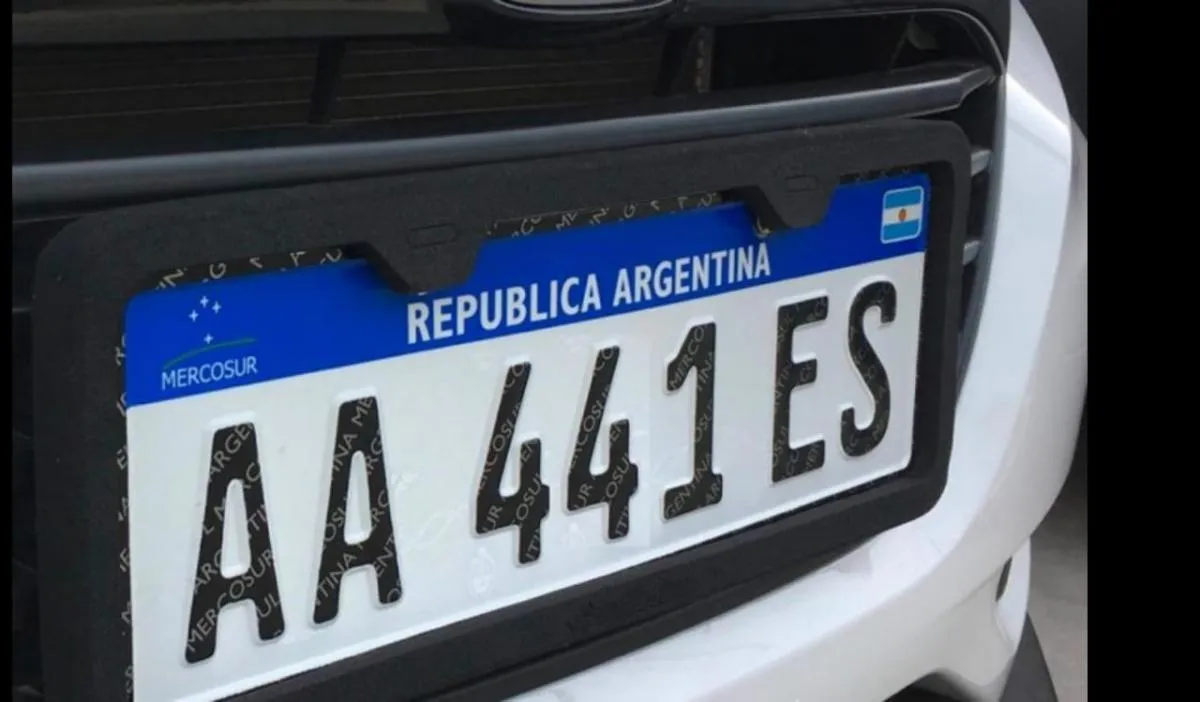 Según el Gobierno nacional, en septiembre se normalizará la entrega de chapas patentes