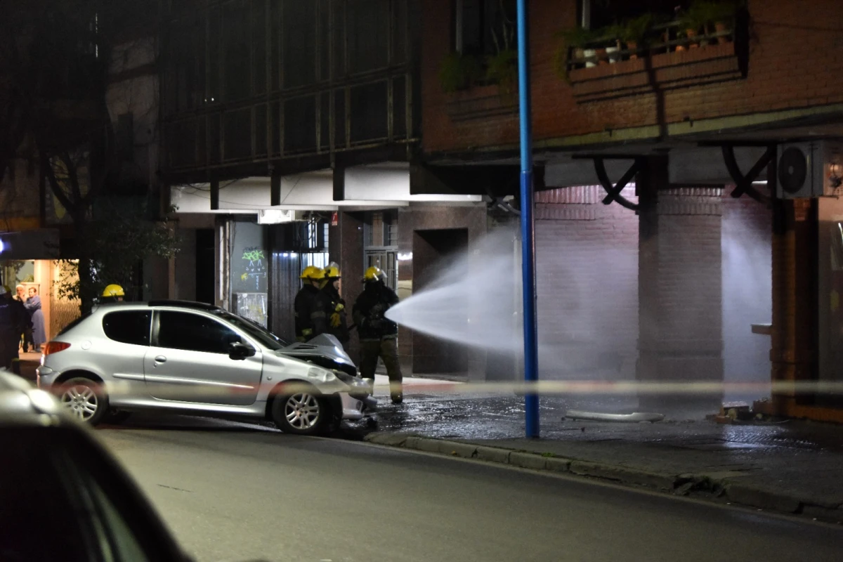 Un automovilista chocó contra una casilla de gas y debieron evacuar varios edificios en Catamarca al 400