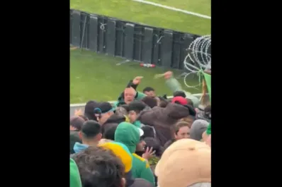 Locura en la tribuna de Aldosivi: pelea entre barras dejó tres heridos durante el partido ante Newell’s