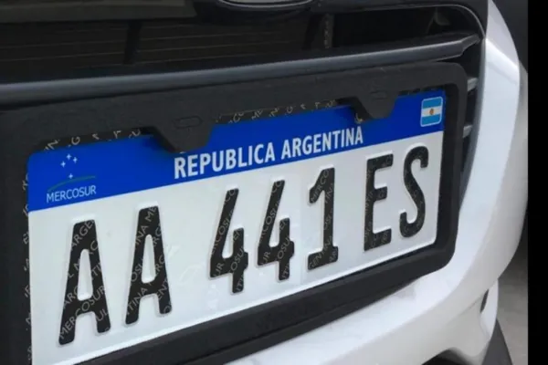 Según el Gobierno nacional, en septiembre se normalizará la entrega de chapas patentes