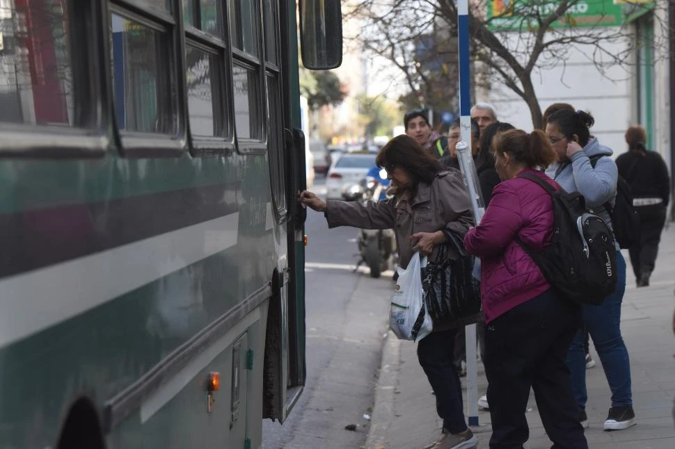 A BORDO. Los pasajeros tendrán descuentos considerables en el valor del boleto, pero con topes mensuales.