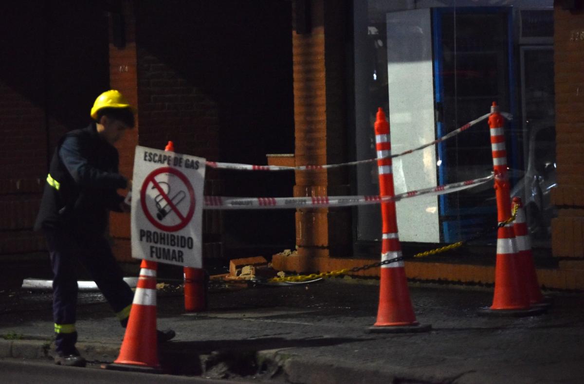 Un automovilista chocó contra una casilla de gas y debieron evacuar varios edificios en Catamarca al 400
