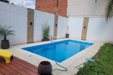 Adiós a las luces en la pileta: la tendencia minimalista que dominará el 2026