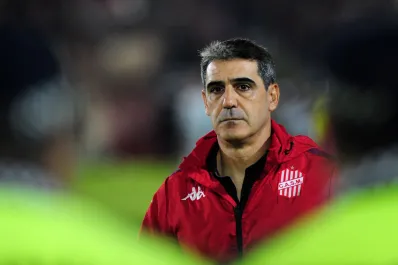 A días de enfrentar a River, Ariel Martos dejó su cargo en San Martín: una salida marcada por el desgaste y un grave hecho de violencia