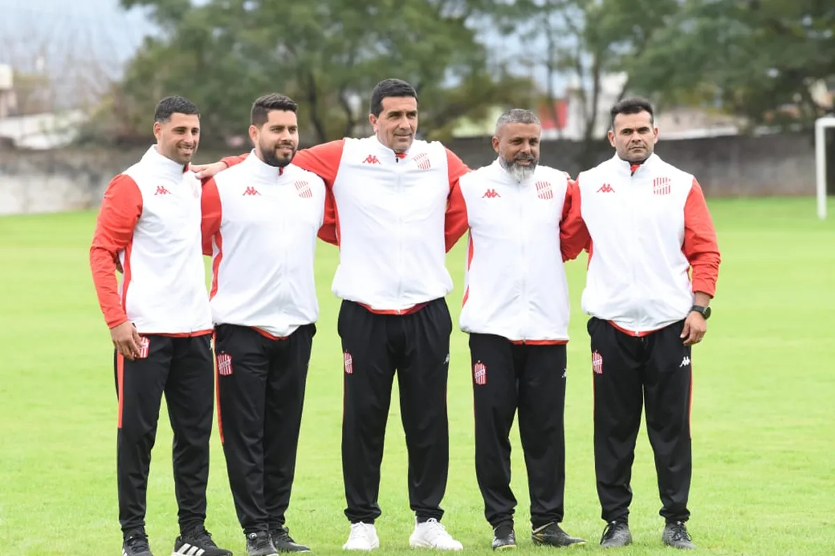 EL REGRESO DE UN ÍDOLO. Mariano Campodónico volvió al Santo, ahora como director técnico