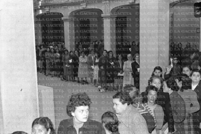 Recuerdos fotográficos: 1954. Masiva concurrencia de mujeres a votar