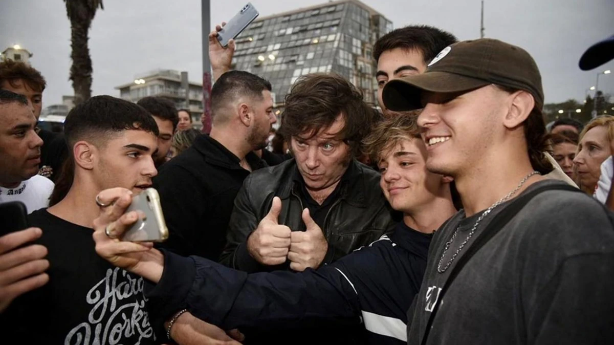 CONFIANZA EN MILEI. Por octavo mes consecutivo, los argentinos menores de 30 son los que más apoyan al Presidente. / ARCHIVO LA GACETA