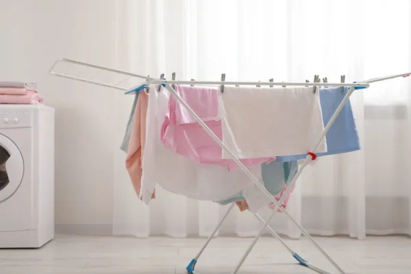 Cómo secar la ropa rápido en invierno sin depender del secarropas