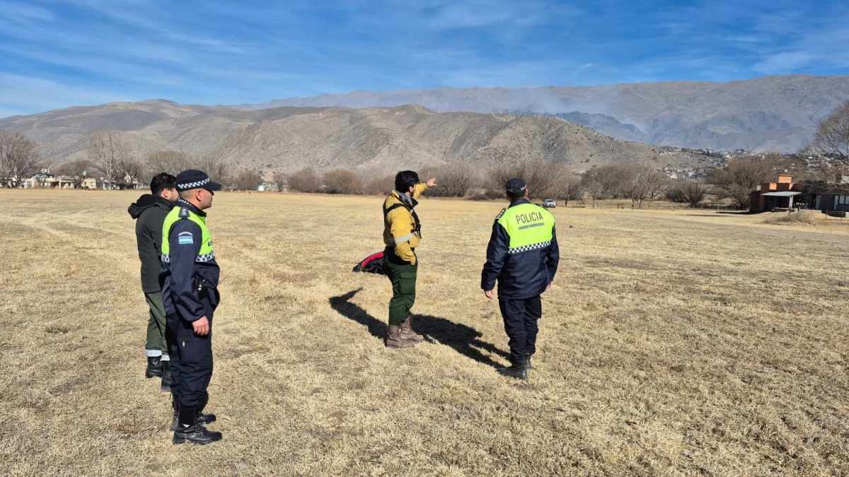 Operativo policial en la zona del incendio. 